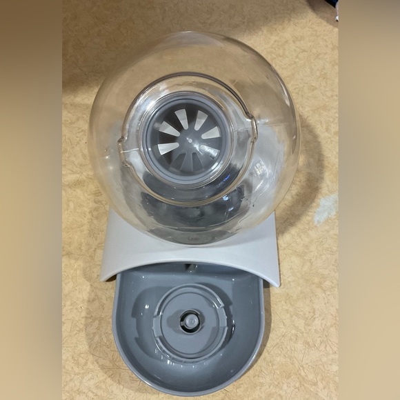 Cat or Dog automatic circulating water dispenser bubble ball water dish grey . - Picture 2 of 11